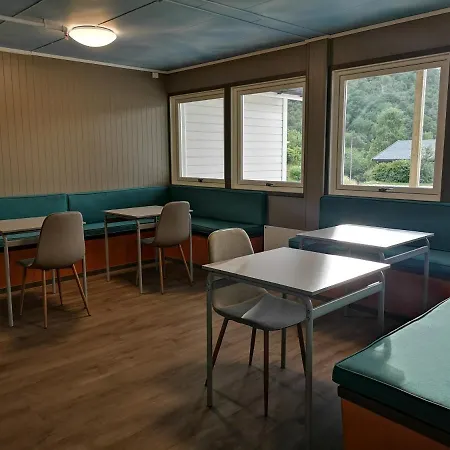 Kinsarvik Hostel Хостел *