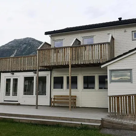 Kinsarvik Hostel Хостел