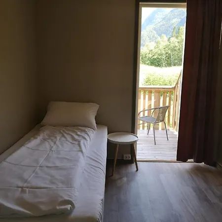 Kinsarvik Hostel Хостел *