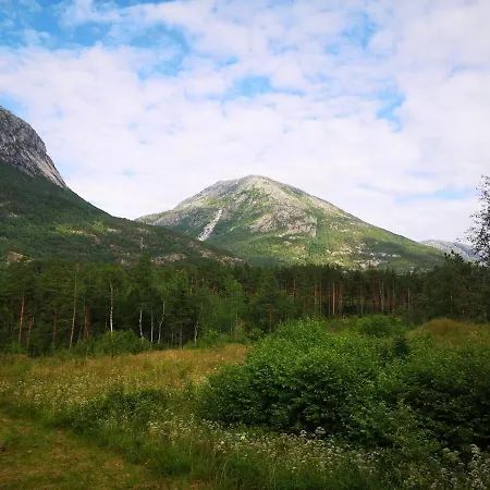 Kinsarvik Hostel Хостел